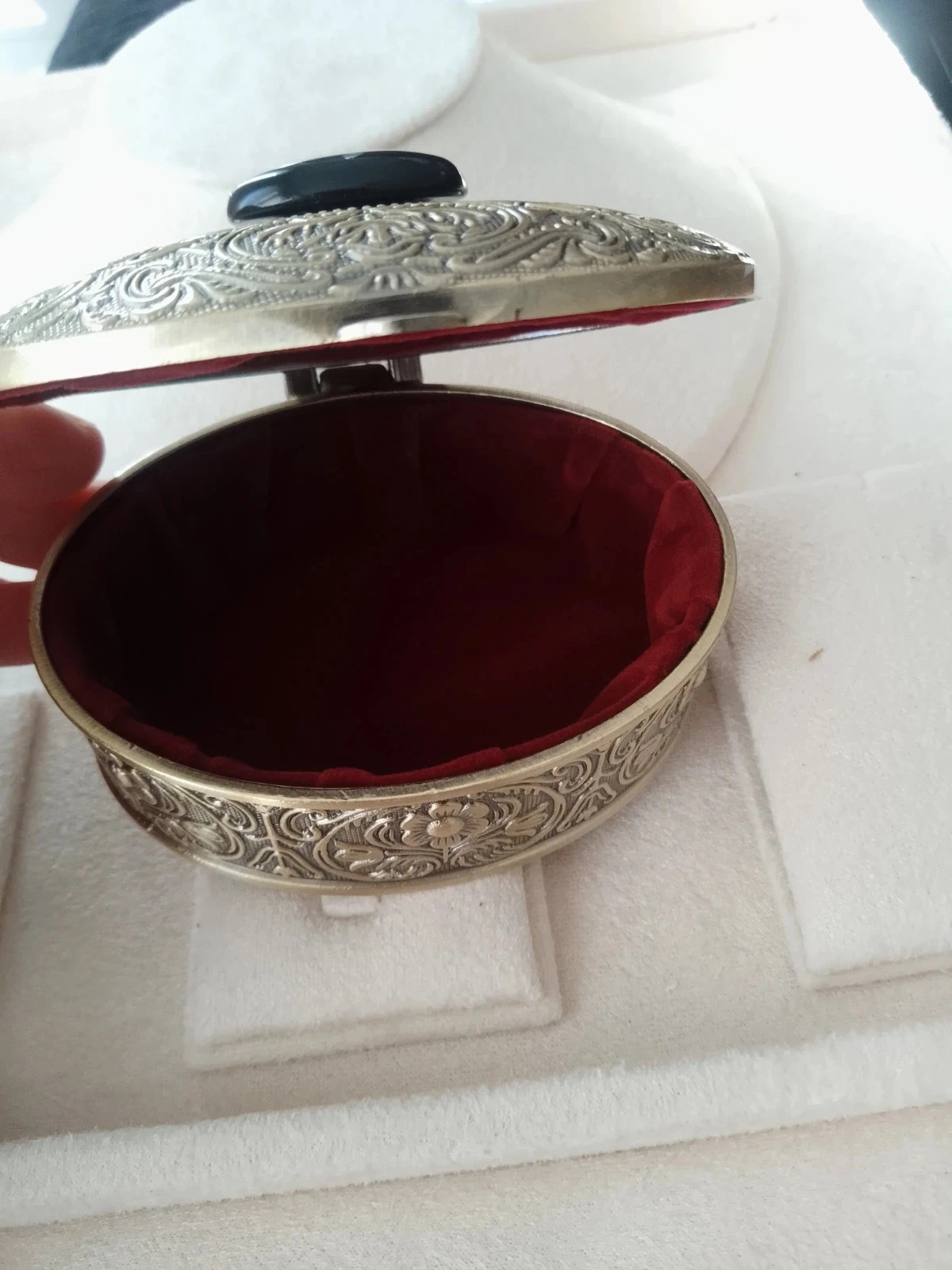 Coffret à bijoux en métal dorée avec pierre naturelle vintage – photo 2